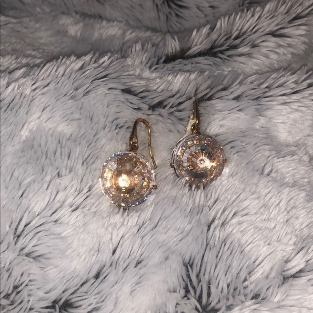 Sparkling gemstone earrings with golden back NWT